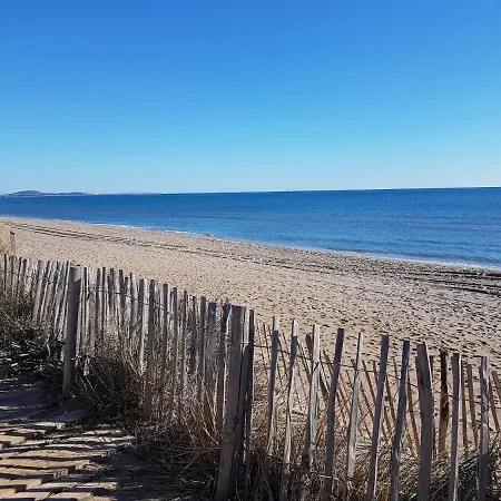 Villa Domaine De Vacances: Beachside With Wi-fi And Terrace